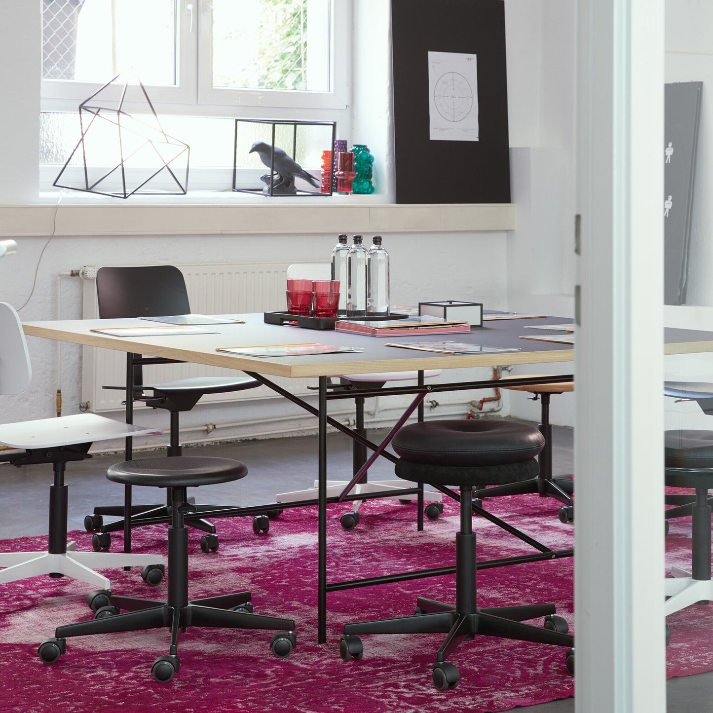 Mr. Round Drehhocker höhenverstellbar Schwarz