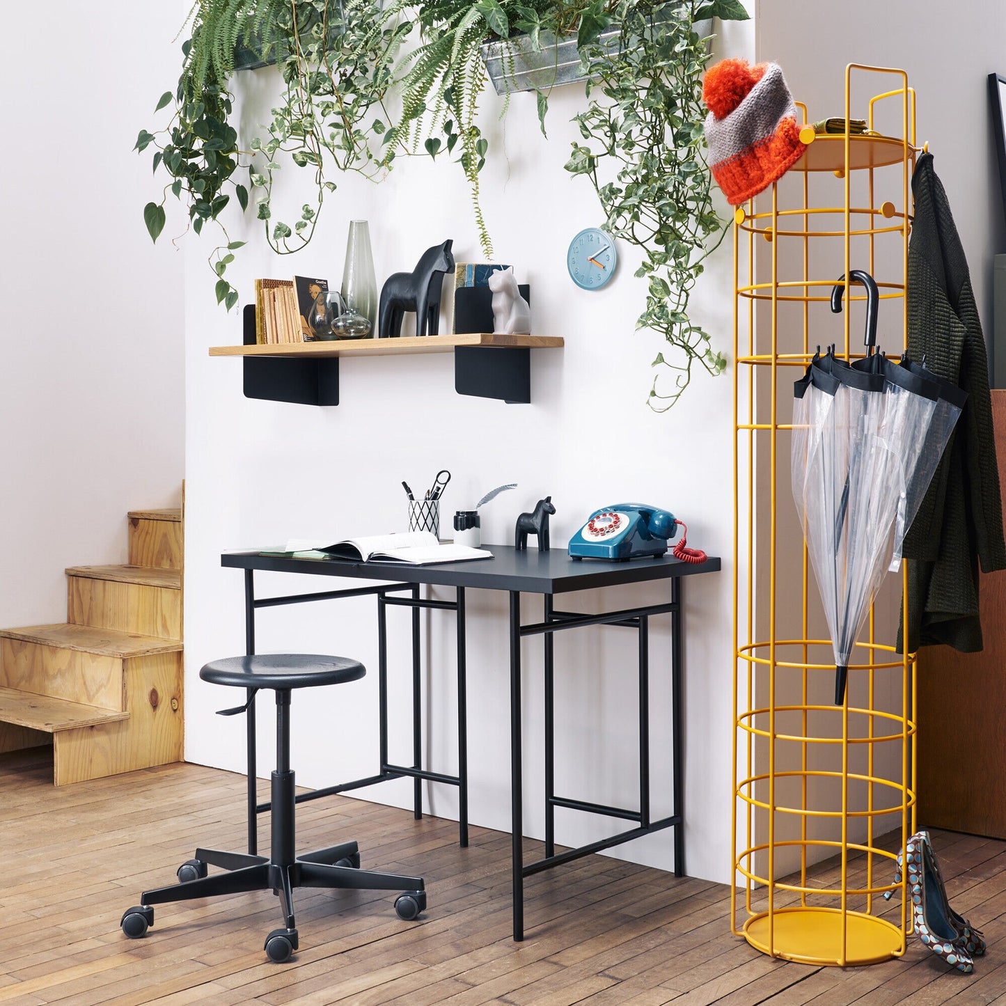 Mr. Round Drehhocker höhenverstellbar Schwarz