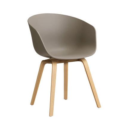 About a Chair AAC 22 2.0 Armlehnstuhl Eiche lackiert