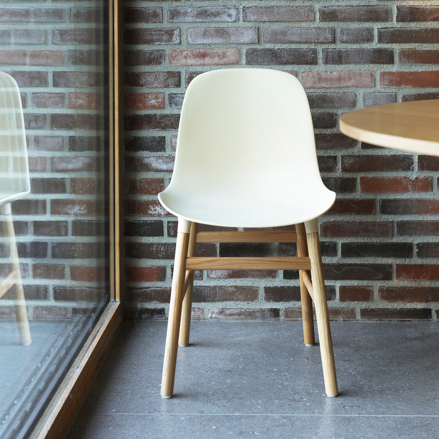 Form Stuhl Gestell Eiche Schwarz