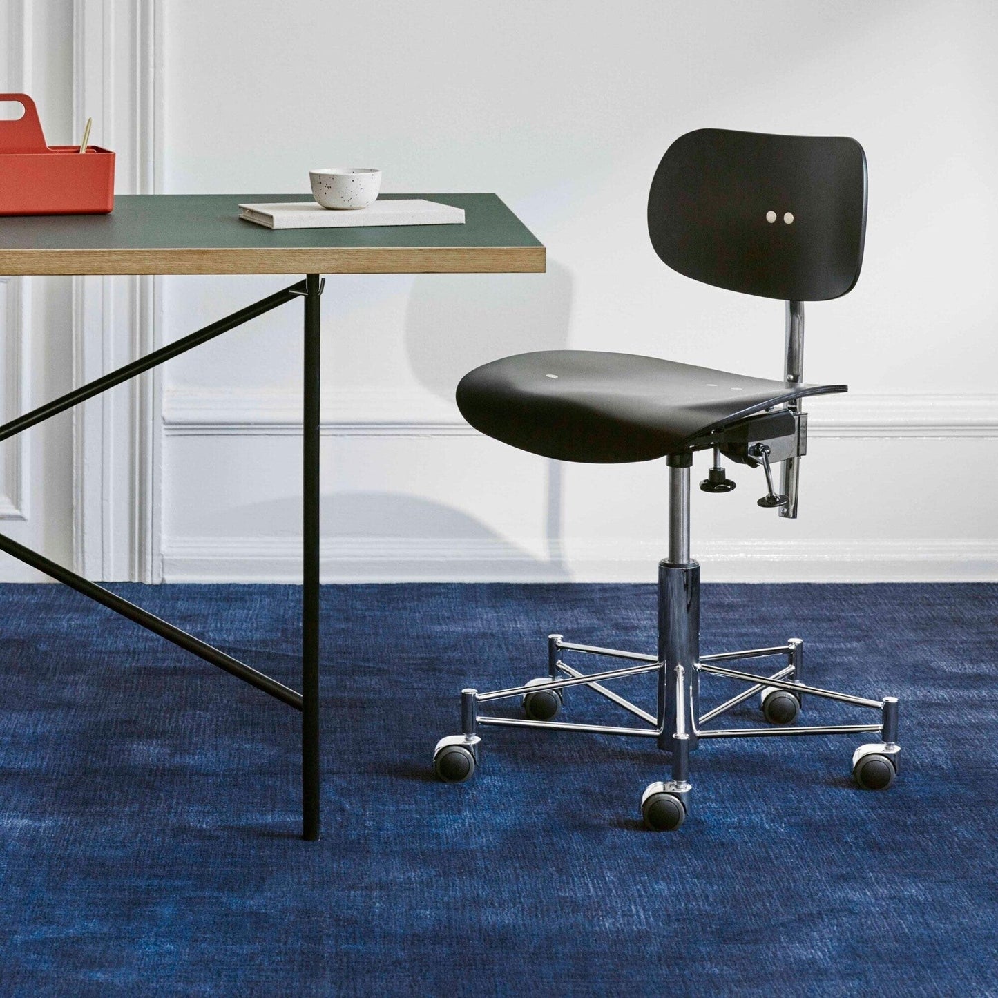 Eiermann 2 Tisch 160x80x66cm Gestell exzentrisch 135x78cm Schwarz