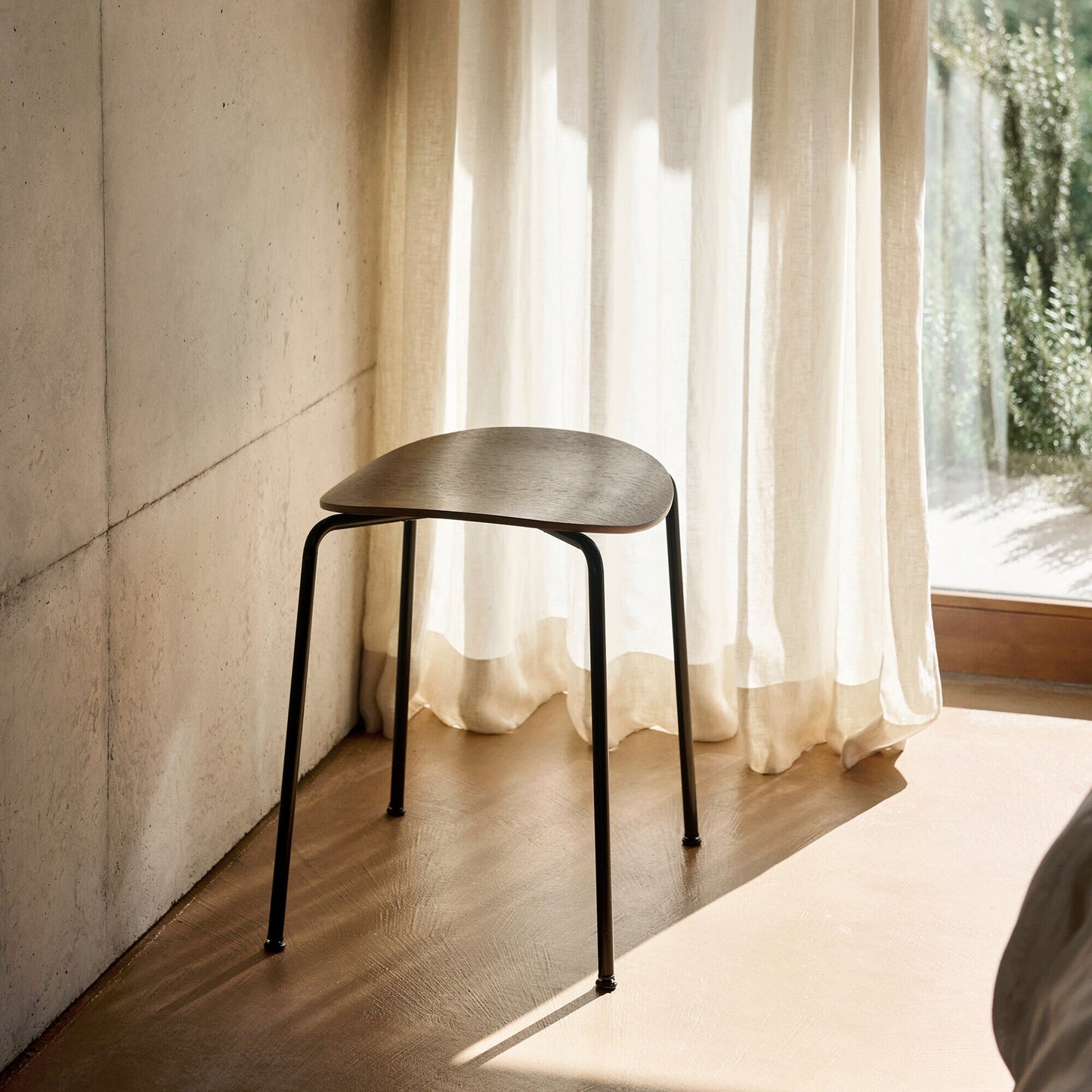 Pavilion AV36 Hocker H 46cm Schwarz