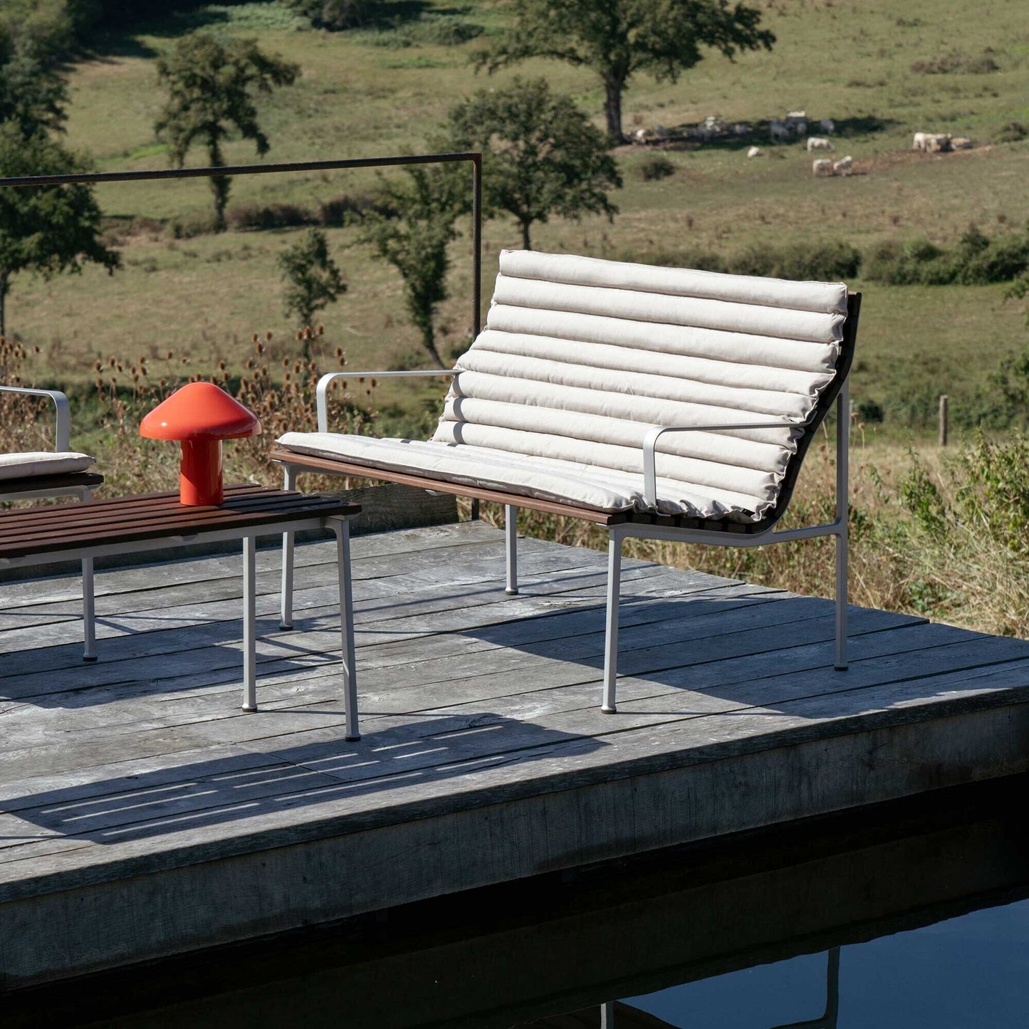 Traverse Lounge Gartenbank mit Armlehnen Hellgrau